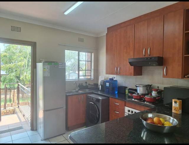 2 BEDROOM TOWNHOUSE FOR SALE IN DALVIEW